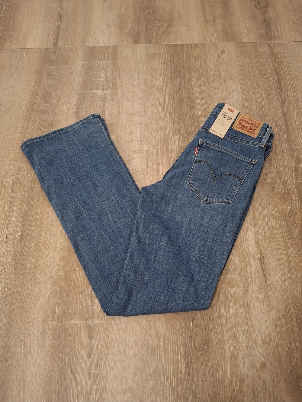Levi's 725 High Rise Bootcut Sculpt Jeans Women's 27x32 Medium Wash NWT *735*